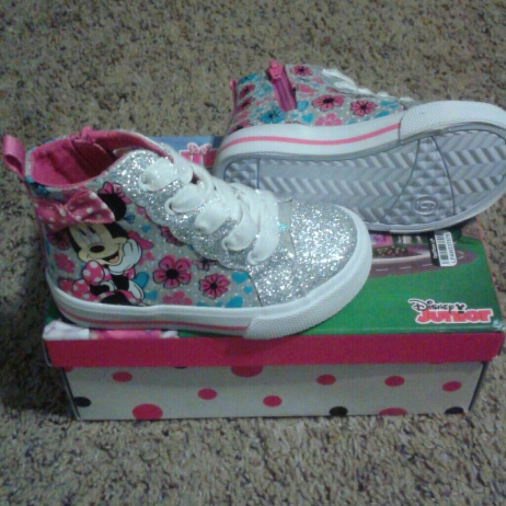 Minnie mouse high top toddler sneakers size 6